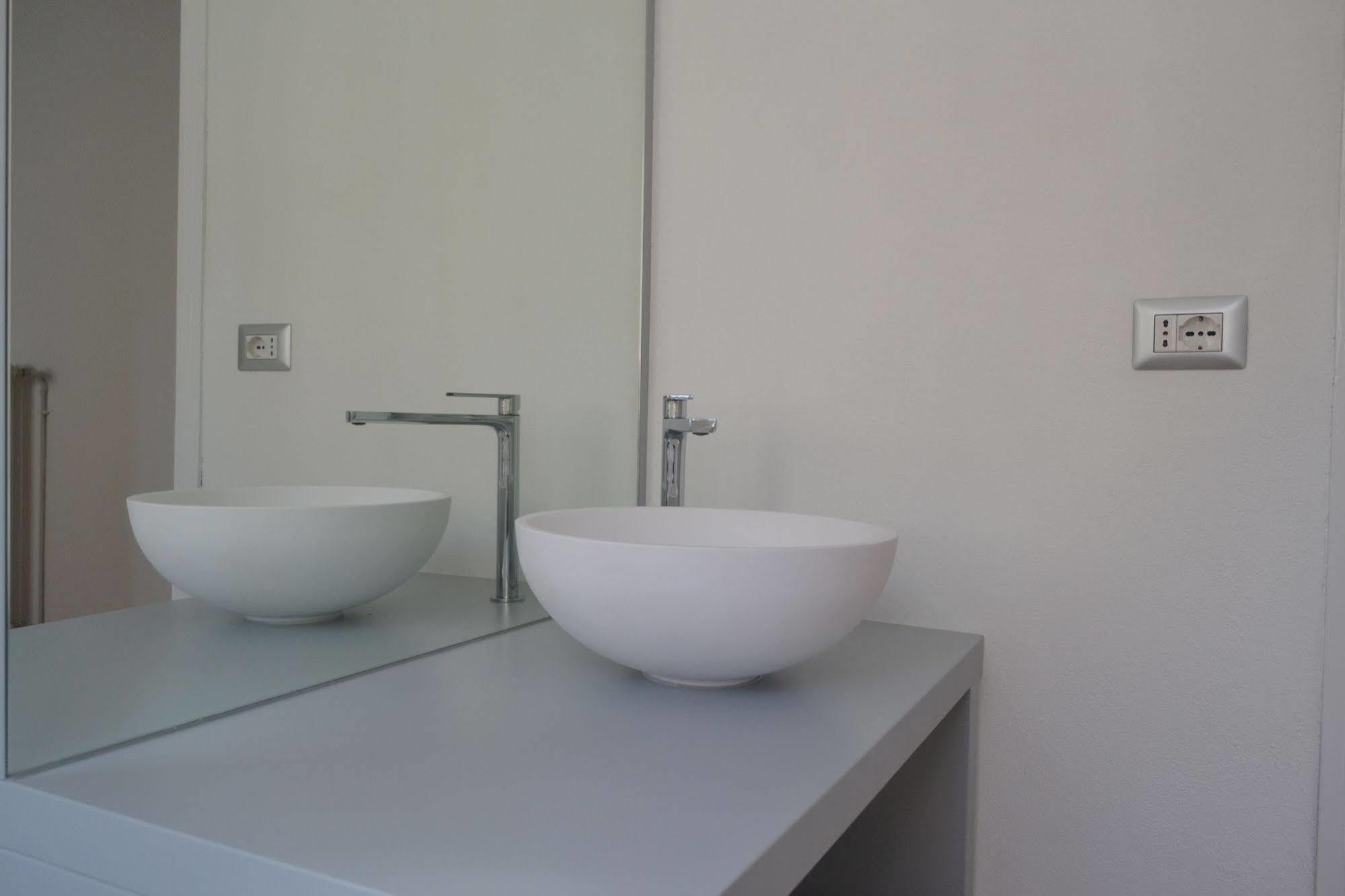 Villa Nina Relais Boutique B&B Carate Urio ภายนอก รูปภาพ